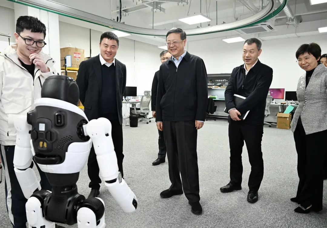 上海市委書記陳吉寧專題調研智元機器人