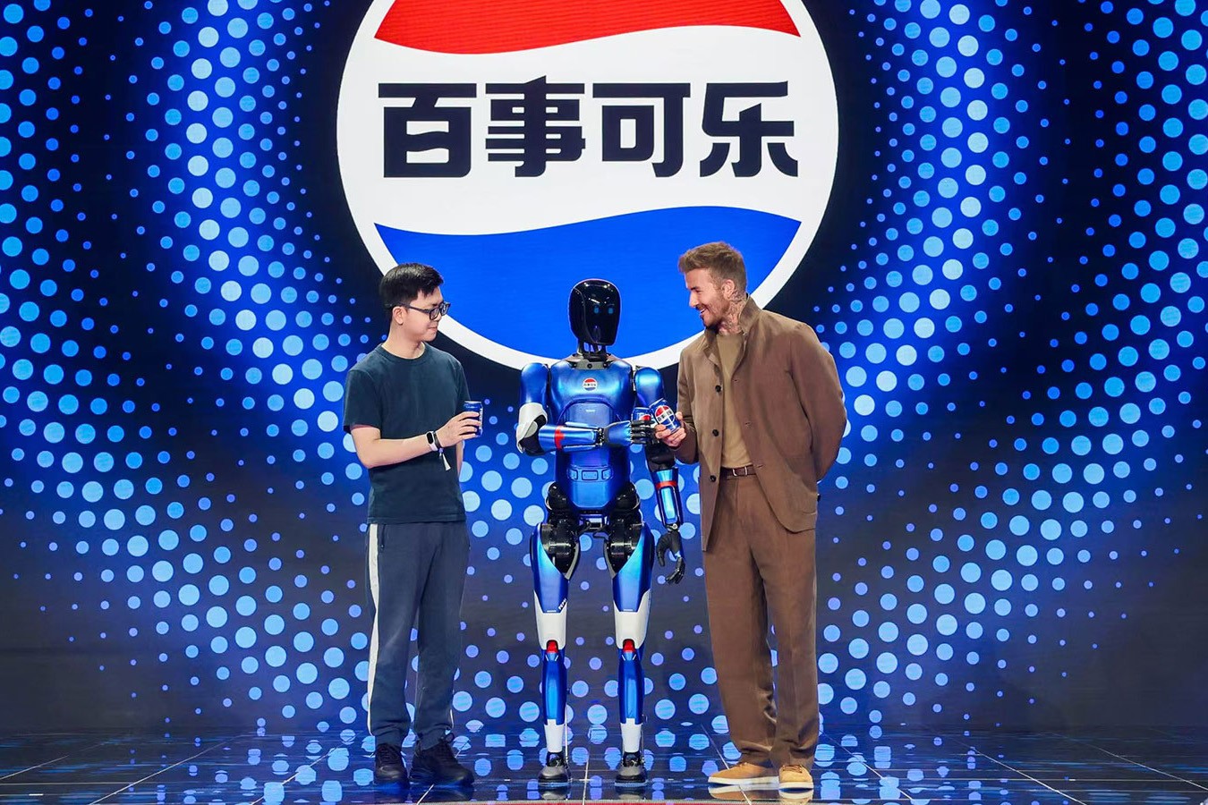 智元機器人攜手百事中國共創“百事藍寶” 共燃渴望新章